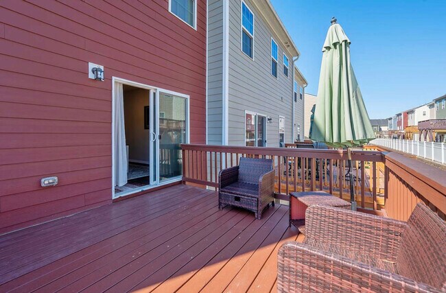 Building Photo - 337 Roche Dr