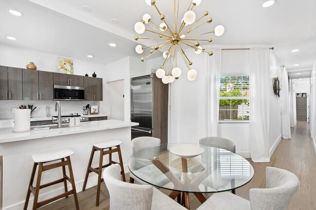 Building Photo - 615 SE 11th Ave