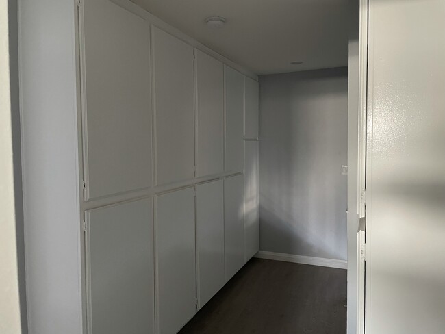 Abundant lining closets - 13437 Kornblum Ave