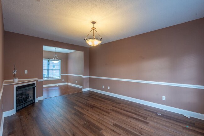 Building Photo - Rent-Ready 3BR/2.5BA Townhouse with 2-Car Garage Near Johnson City Hospital