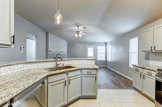 Building Photo - 25331 Clover Ranch Dr