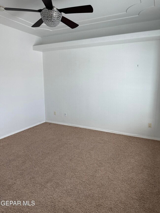 Building Photo - 1605 Playa Del Sol St