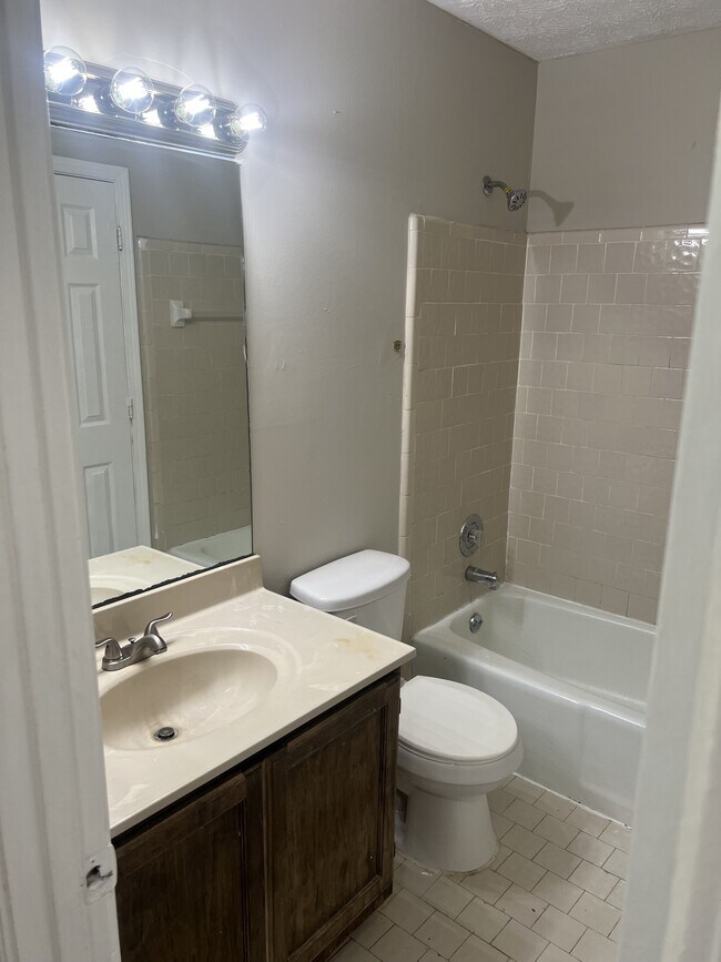 Building Photo - 5792 Trent Walk Dr