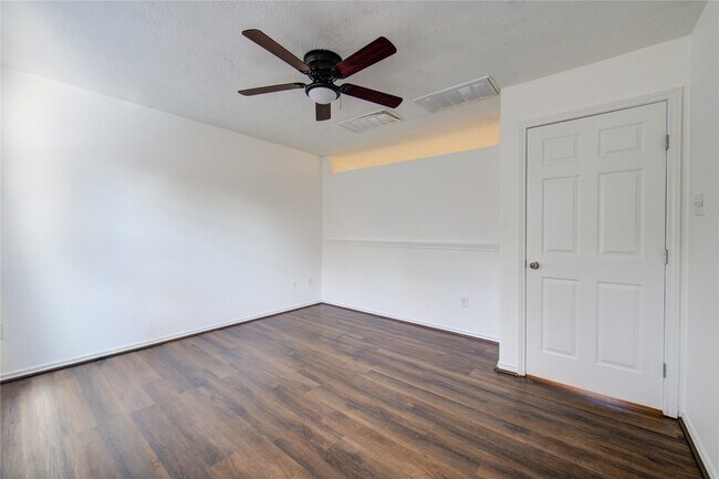 Building Photo - 5010 Moss Garden Ln