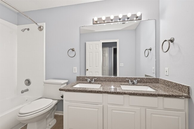 Building Photo - 3135 Silver Cedar Trail