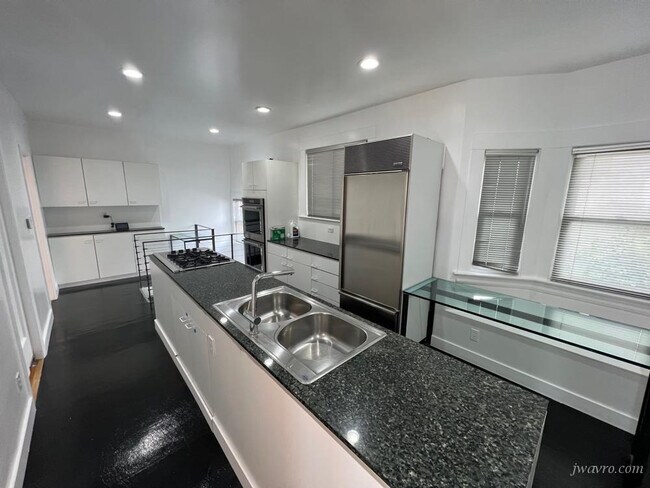 Building Photo - 230 Santa Ana Ave