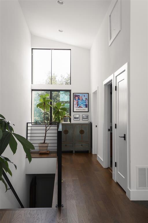 Building Photo - 4420 Mt Vernon Dr