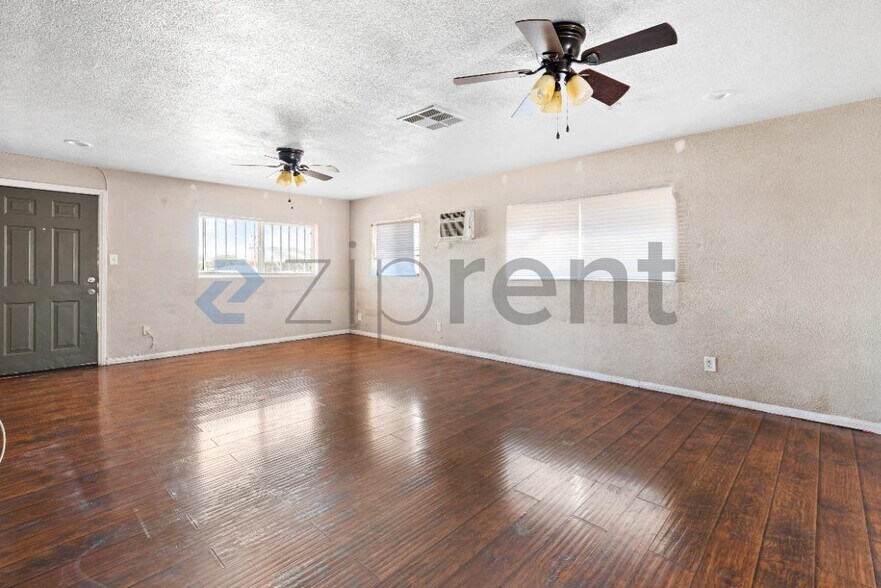 Building Photo - Unit
