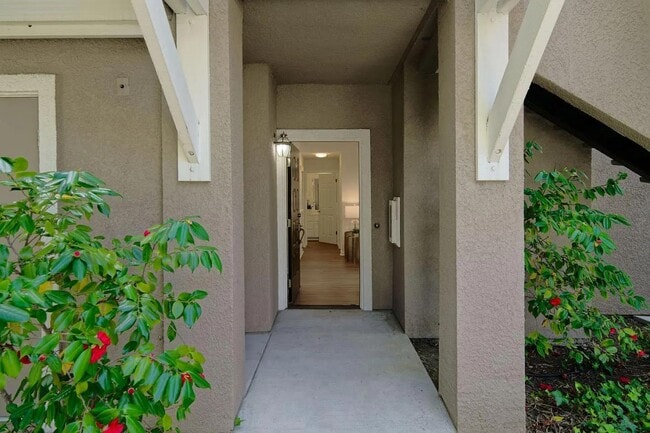 Building Photo - 5947 Lake Hennessy Ct