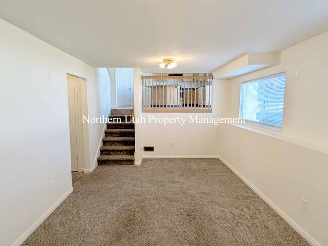 Building Photo - Updated 4 Bed, 2 Bath SFH