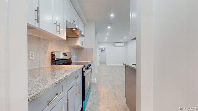 Building Photo - 72-17 66th Pl