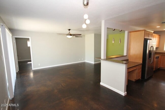 Building Photo - 3034 E Cheery Lynn Rd