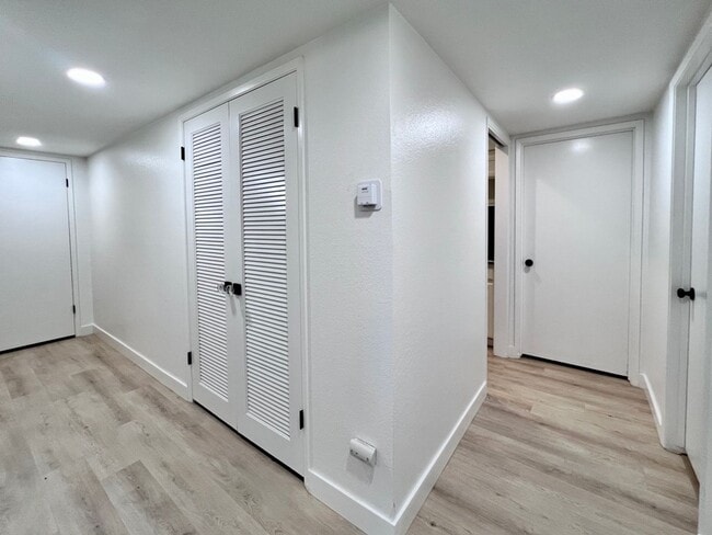 Building Photo - $2,295 Shaw & Van Ness, 3 Bedroom Condo- S...