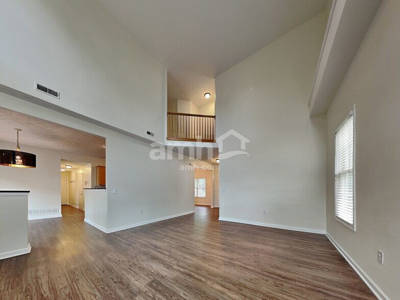 Building Photo - 551 Montgomery Dr