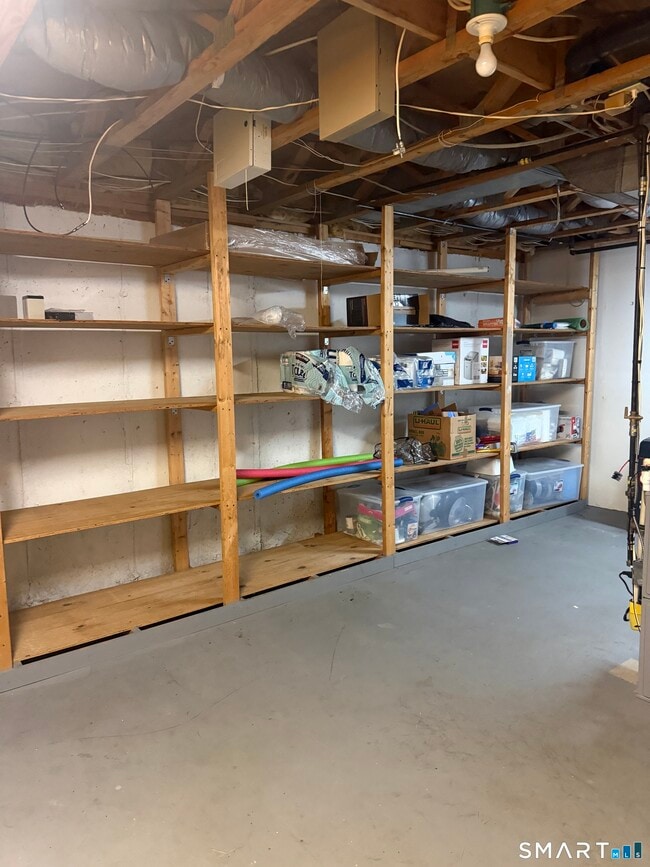 Building Photo - 8 Crossroads Ln