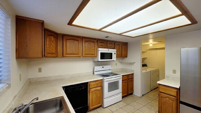 Building Photo - 5245 Child Ct