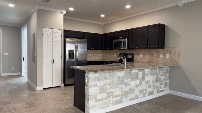 Building Photo - Charming 2-Bed Townhouse with on Ashley River Road!