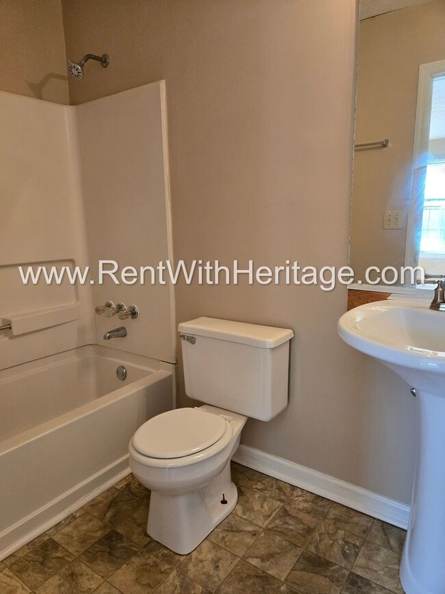 Building Photo - WOW!!! GORGEOUS DUPLEX / GREAT ROOMMATE FLOORPLAN / UPGRADES / GREAT LOCATION / PRIVATE YARD