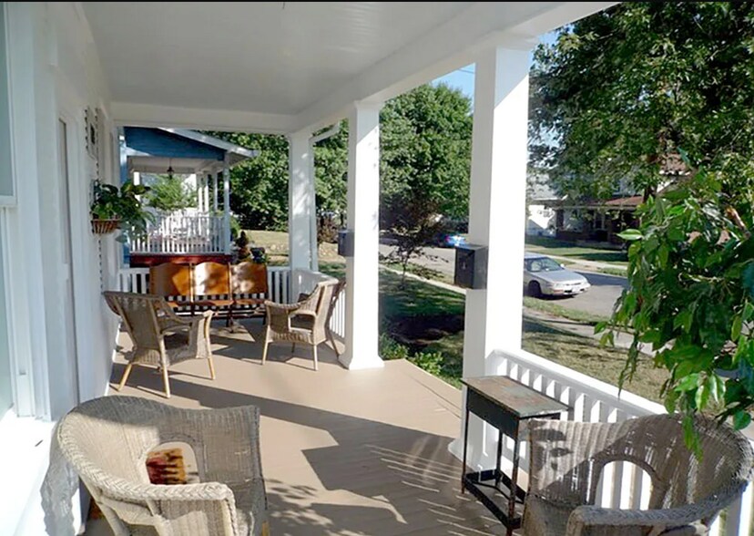 Front porch - 523 Arbutus Ave SE