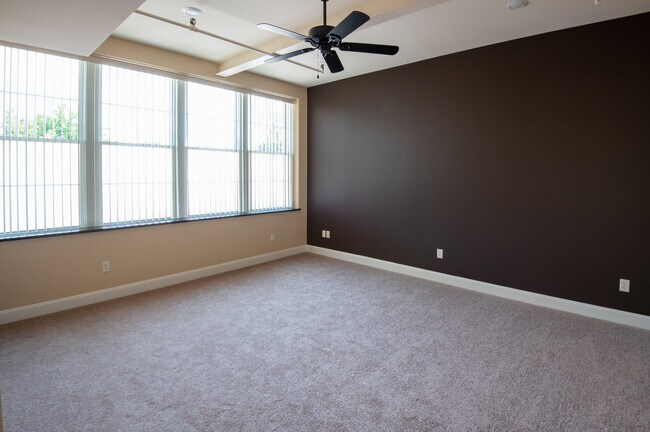 Building Photo - 433 W Railroad St