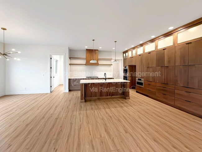 Building Photo - 819 N Danville Ave