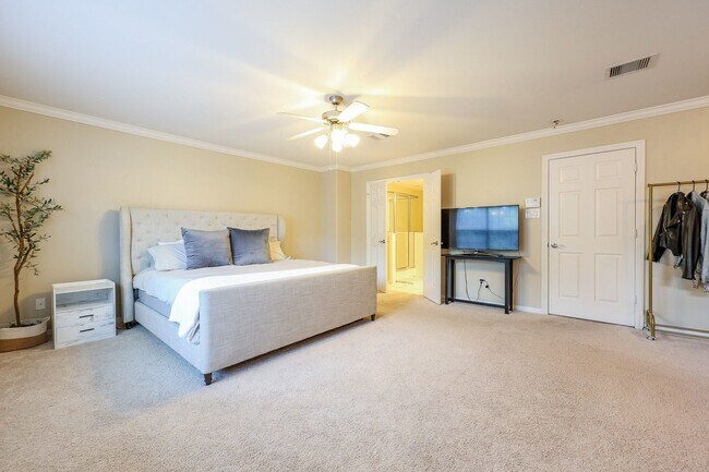 Building Photo - 2865 Westhollow Dr