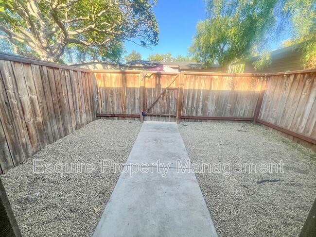 Building Photo - 319 HILL