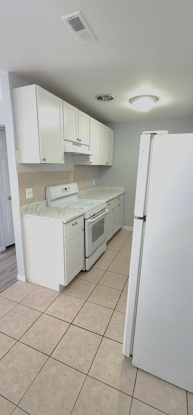 Building Photo - 38255 Fairway Ct