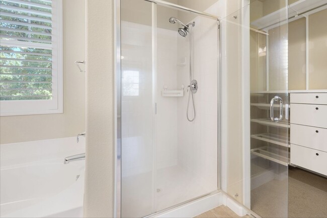 Building Photo - Beautiful East Davis Home