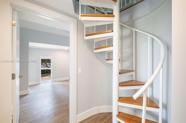 Building Photo - 1365 Bay Terrace