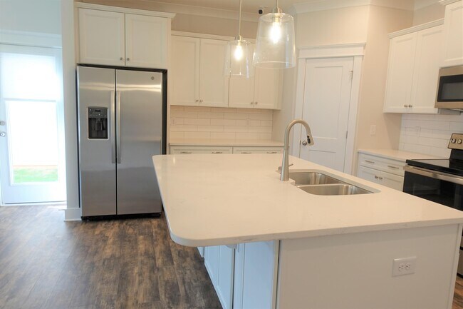 Building Photo - 160 Xander Dr