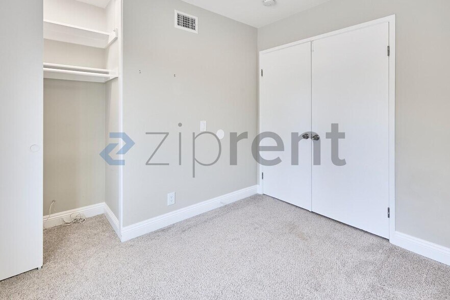 Building Photo - Unit