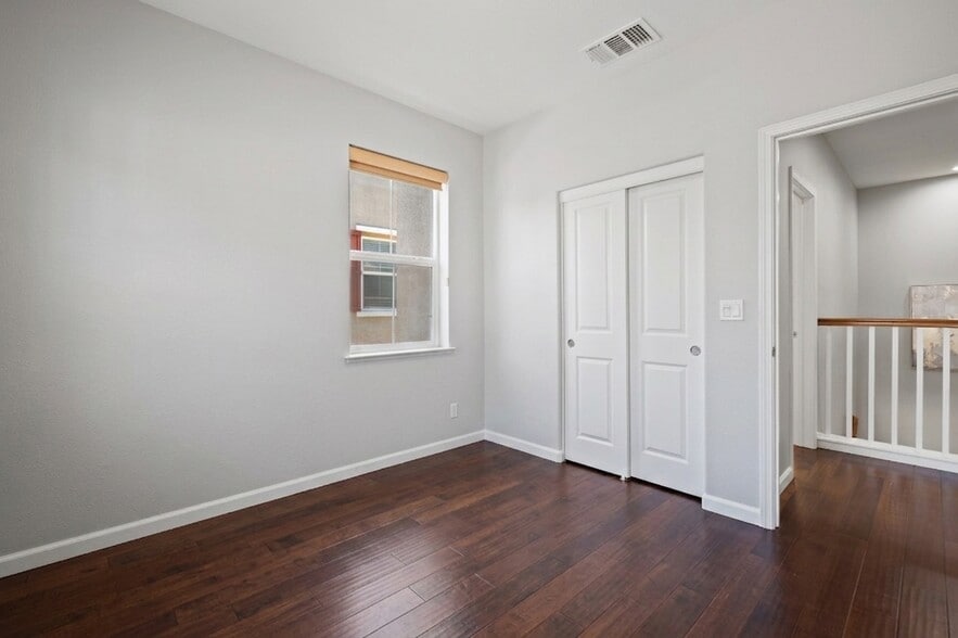 Building Photo - 1271 Westbury Dr