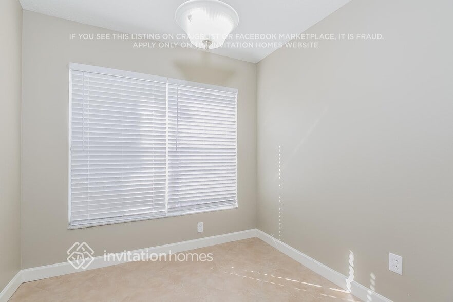 Building Photo - 2557 Ventura Cir