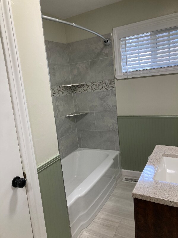 Building Photo - 222 Bank Dr