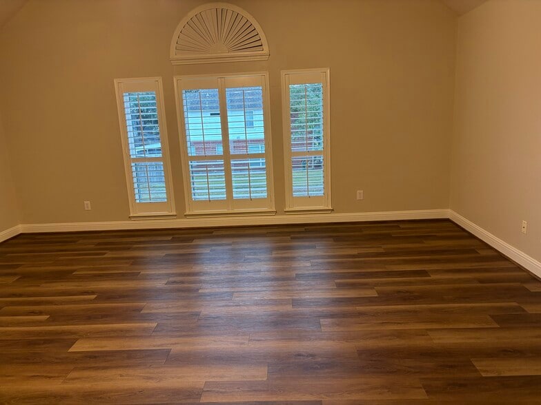 primary bedroom - 3505 Cedar Prairie Dr