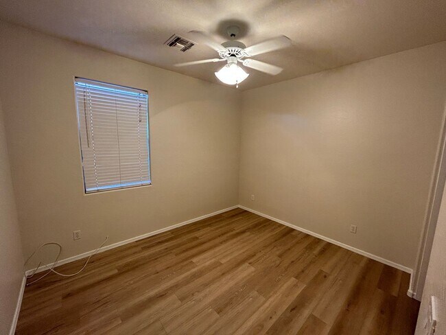 Building Photo - 6315 S 69th Glen