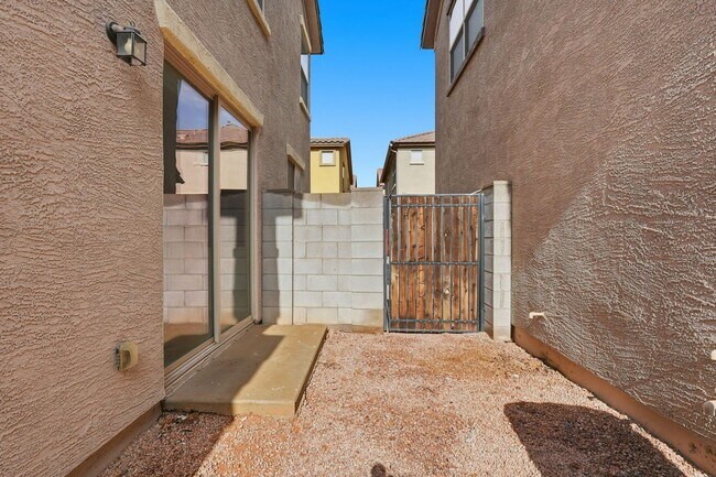 Building Photo - Higley Park Home