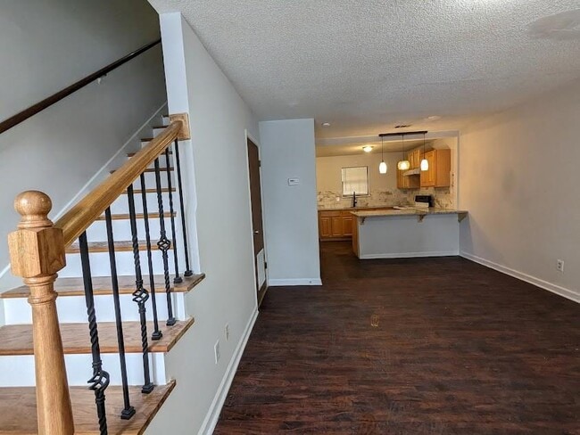 Building Photo - 3751 Oakwood Hills Dr