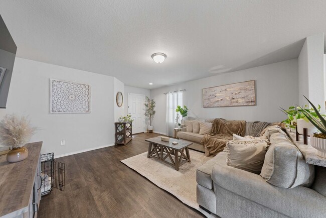 Building Photo - Spacious 3-Bed Home with Pool Access, Trails, and Fenced Yard in Converse