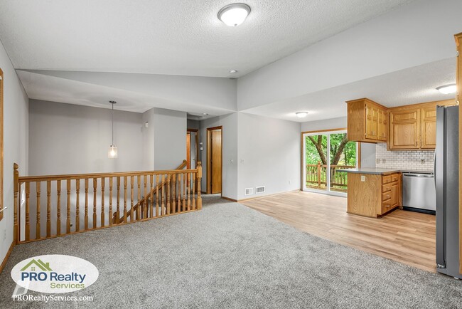 Building Photo - 3 Bedroom Home in Mounds View