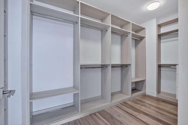 Building Photo - 155 E Boca Raton Rd