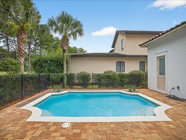 Building Photo - 3161 Club Dr