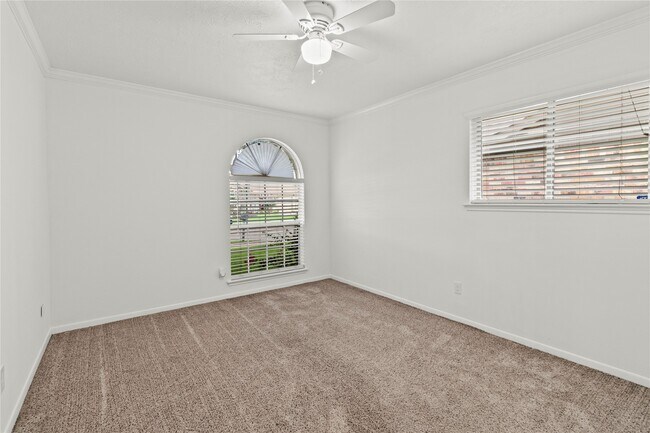 Building Photo - 4402 Seneca St
