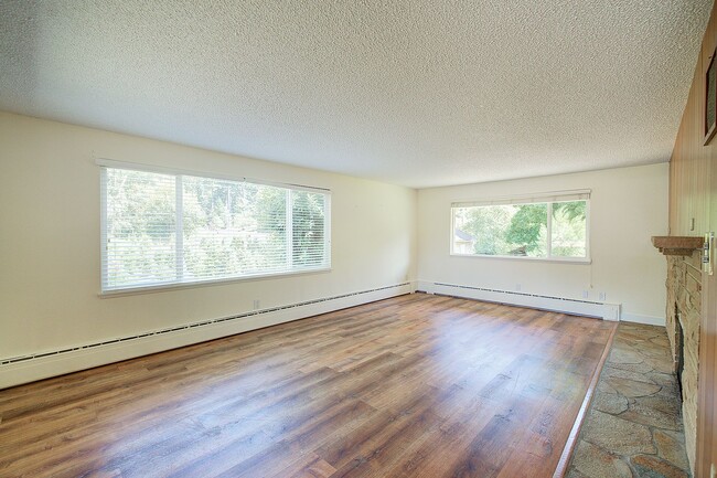 Building Photo - 3bd/2ba Issaquah House