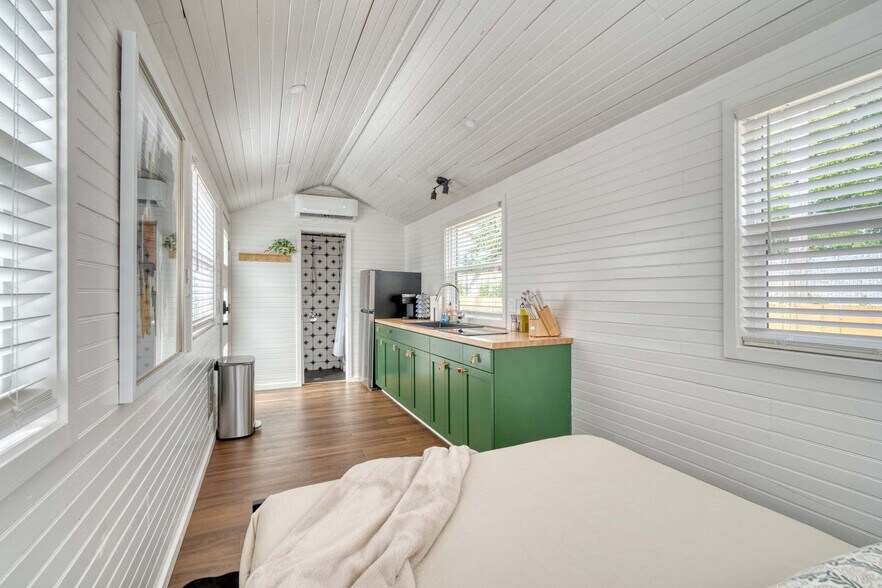 Building Photo - 4128 N Montana Ave