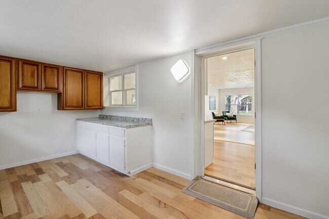 Building Photo - 10328 Shadow Oaks Dr