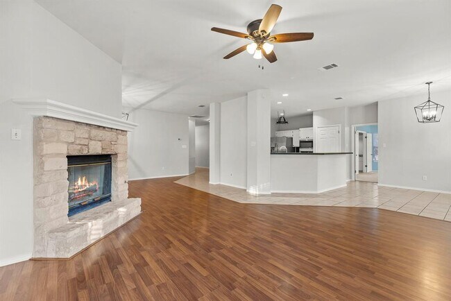 Building Photo - 704 Ridgmar Rd
