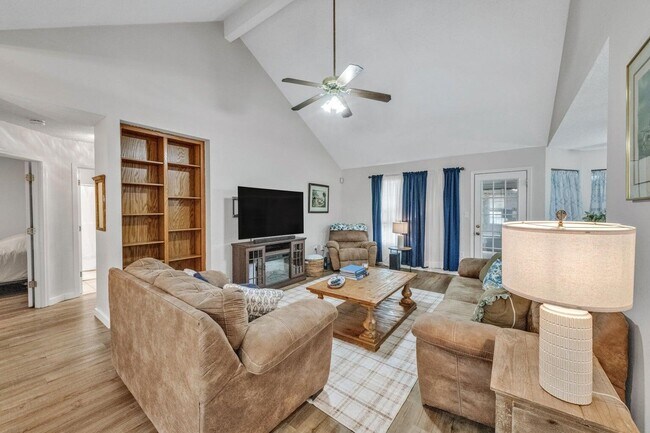 Building Photo - 6453 Garden Dr