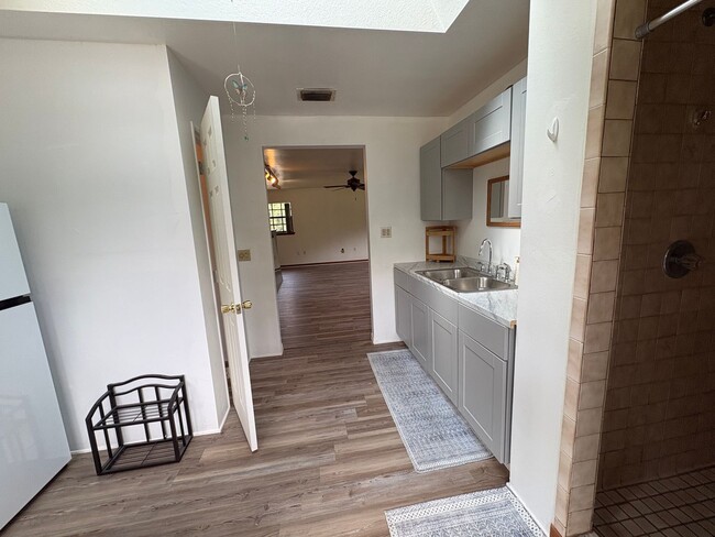 Building Photo - Large studio apartment with use of pool!